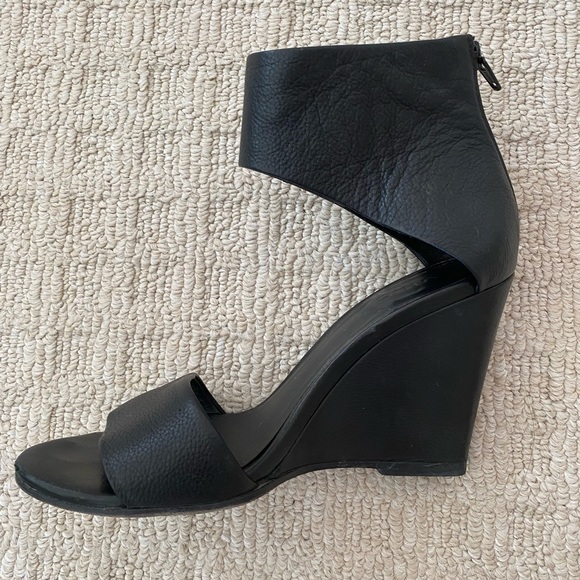 Black leather Vince wedge sandals - size 6 1/2 US - Picture 10 of 14